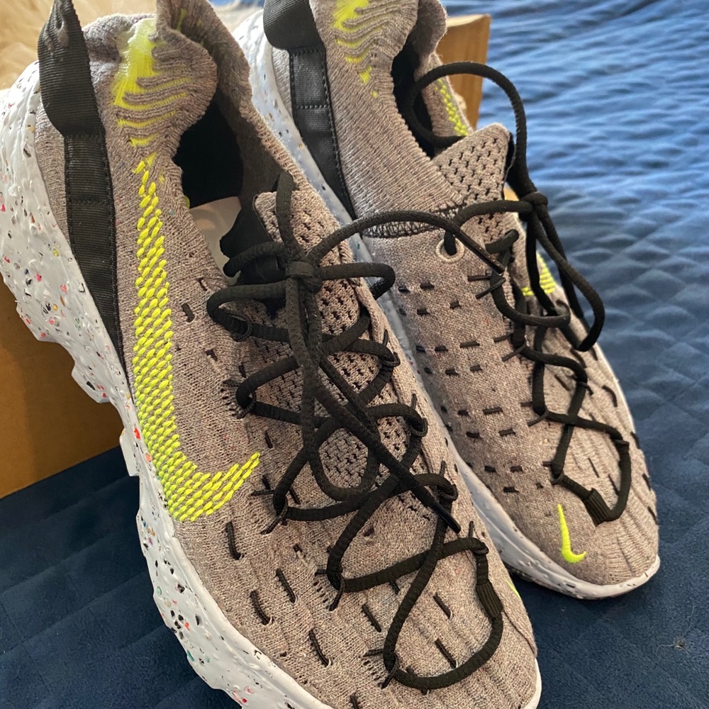 Nike Space Hippie 04 RARE GREY & BLACK **